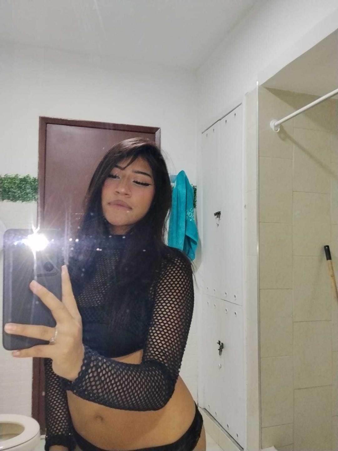 Image of cam model BonnieBodn (DaniaBlack) from XloveCam