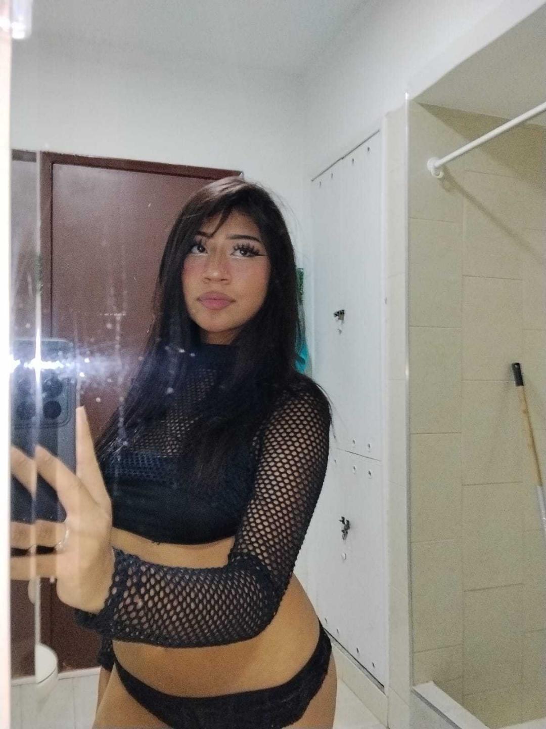 Image of cam model BonnieBodn (DaniaBlack) from XloveCam