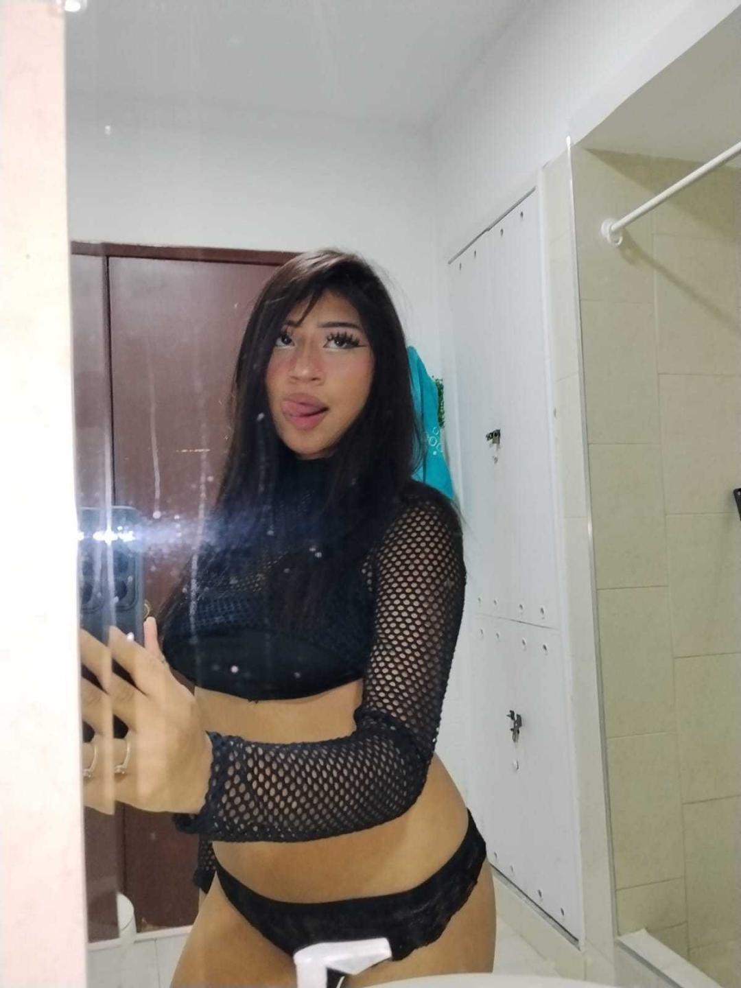 Image of cam model BonnieBodn (DaniaBlack) from XloveCam