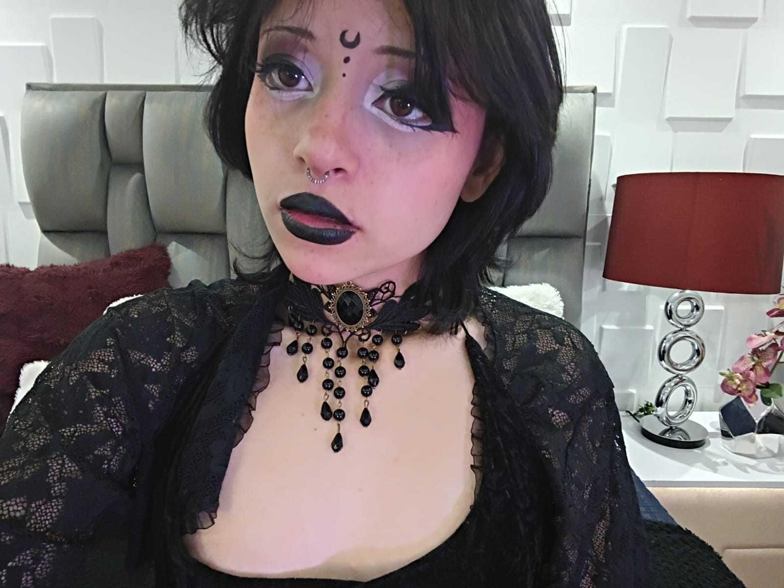 Image of cam model ViolettClay from XloveCam