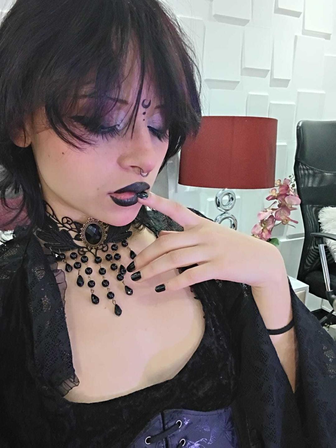 Image of cam model ViolettClay from XloveCam