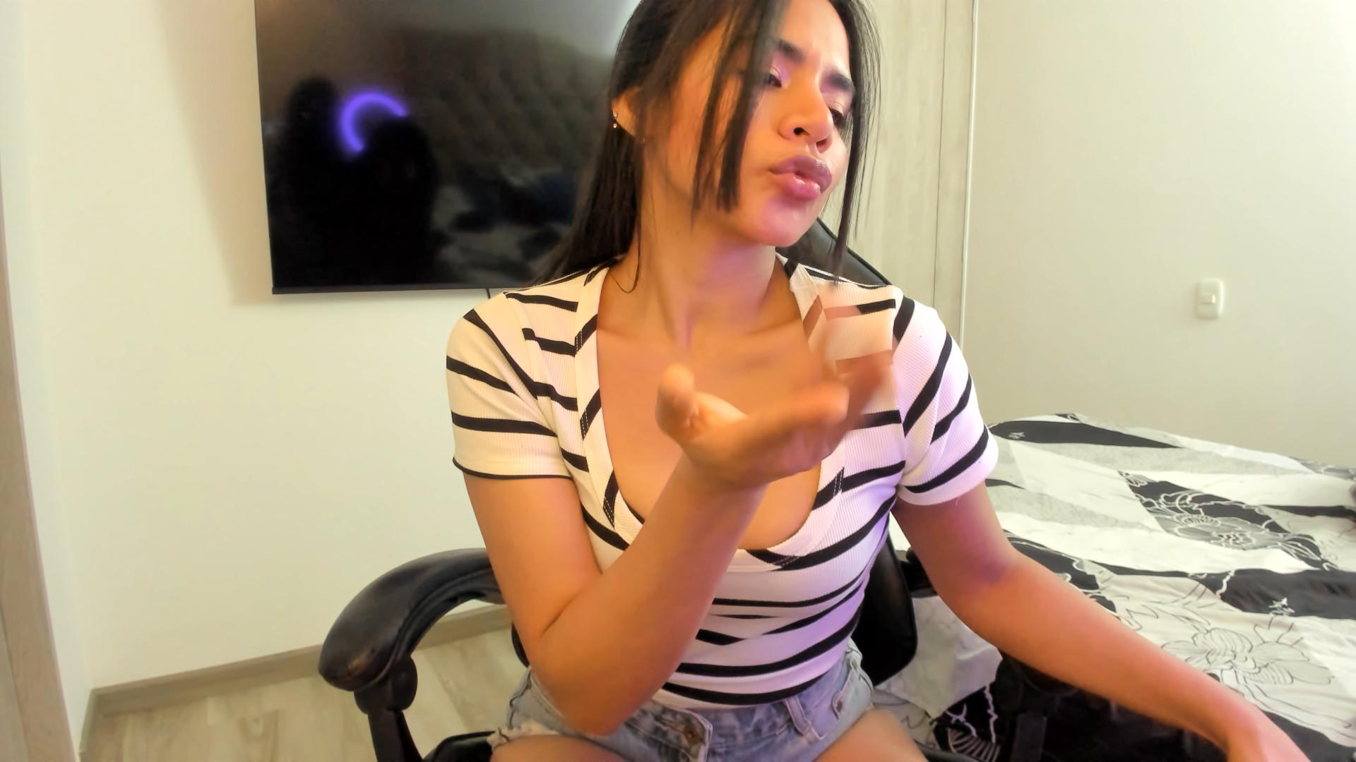 Image of cam model SaschaHelen from XloveCam
