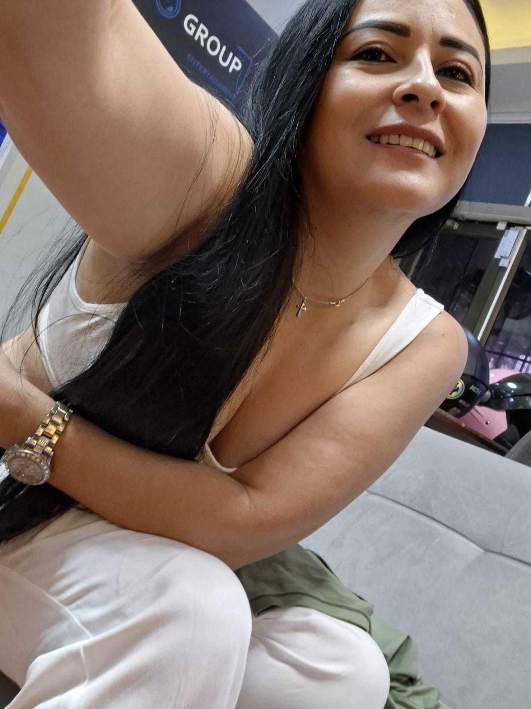 Image of cam model MatureeDesiree from XloveCam