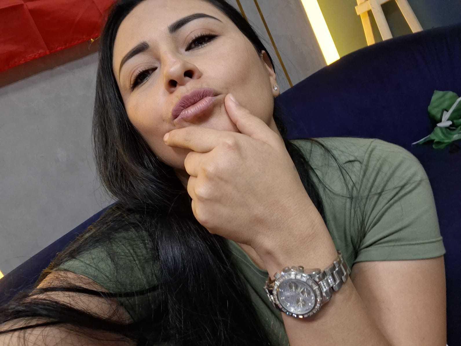 Image of cam model MatureeDesiree from XloveCam