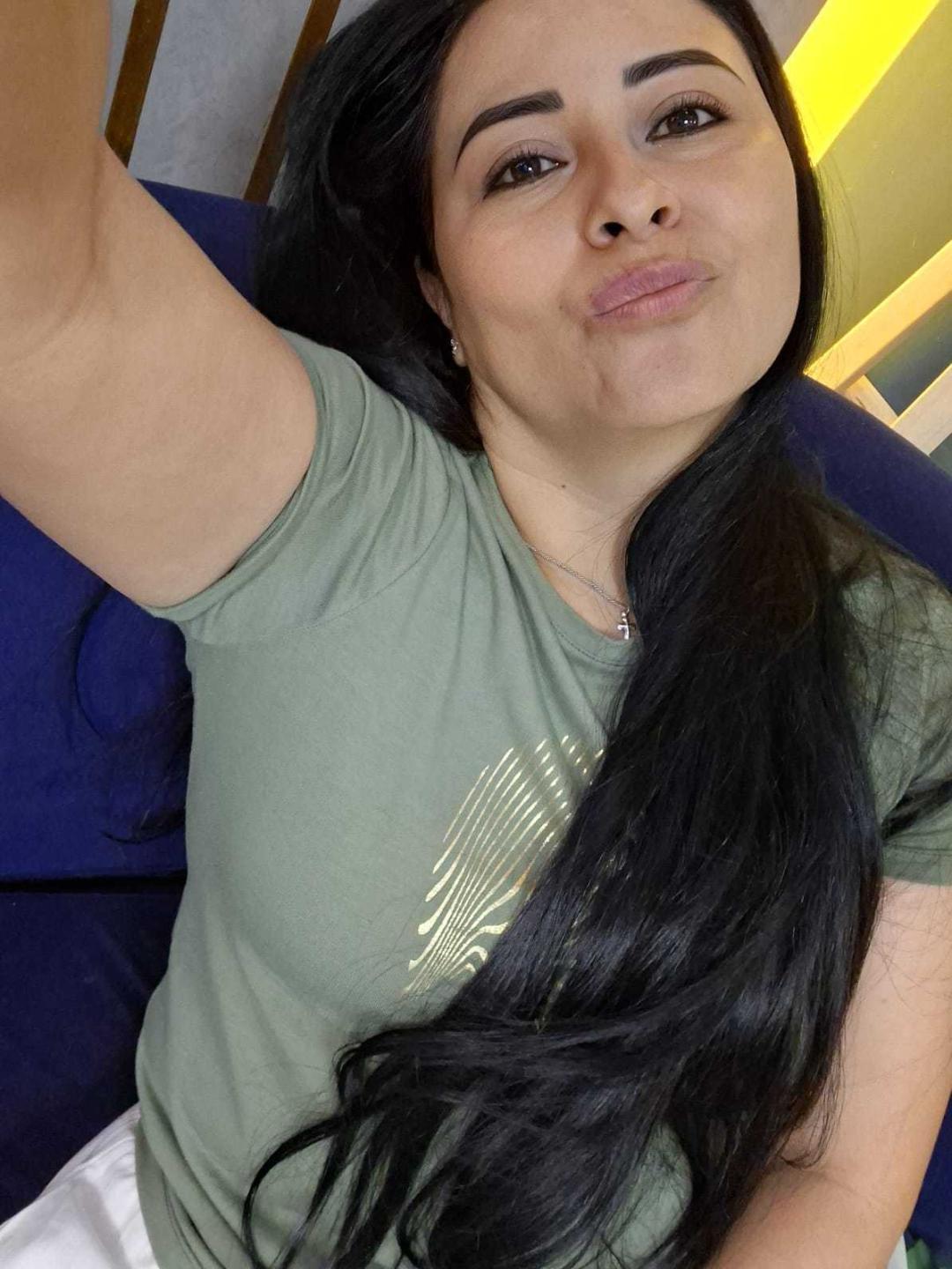 Image of cam model MatureeDesiree from XloveCam