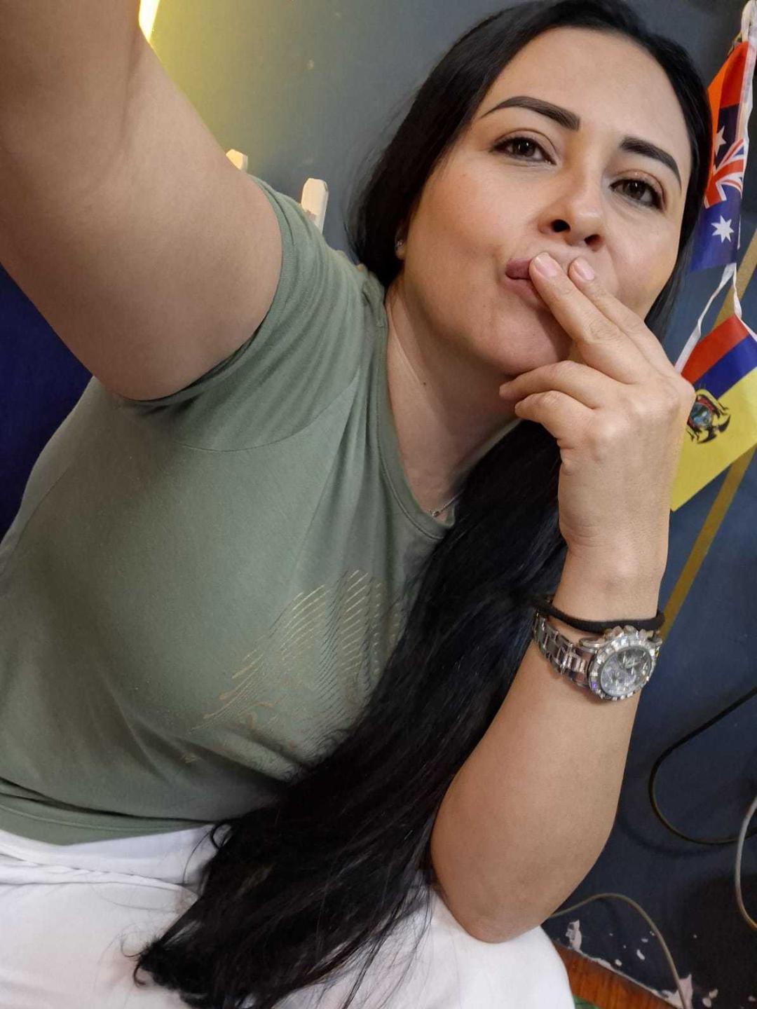 Image of cam model MatureeDesiree from XloveCam