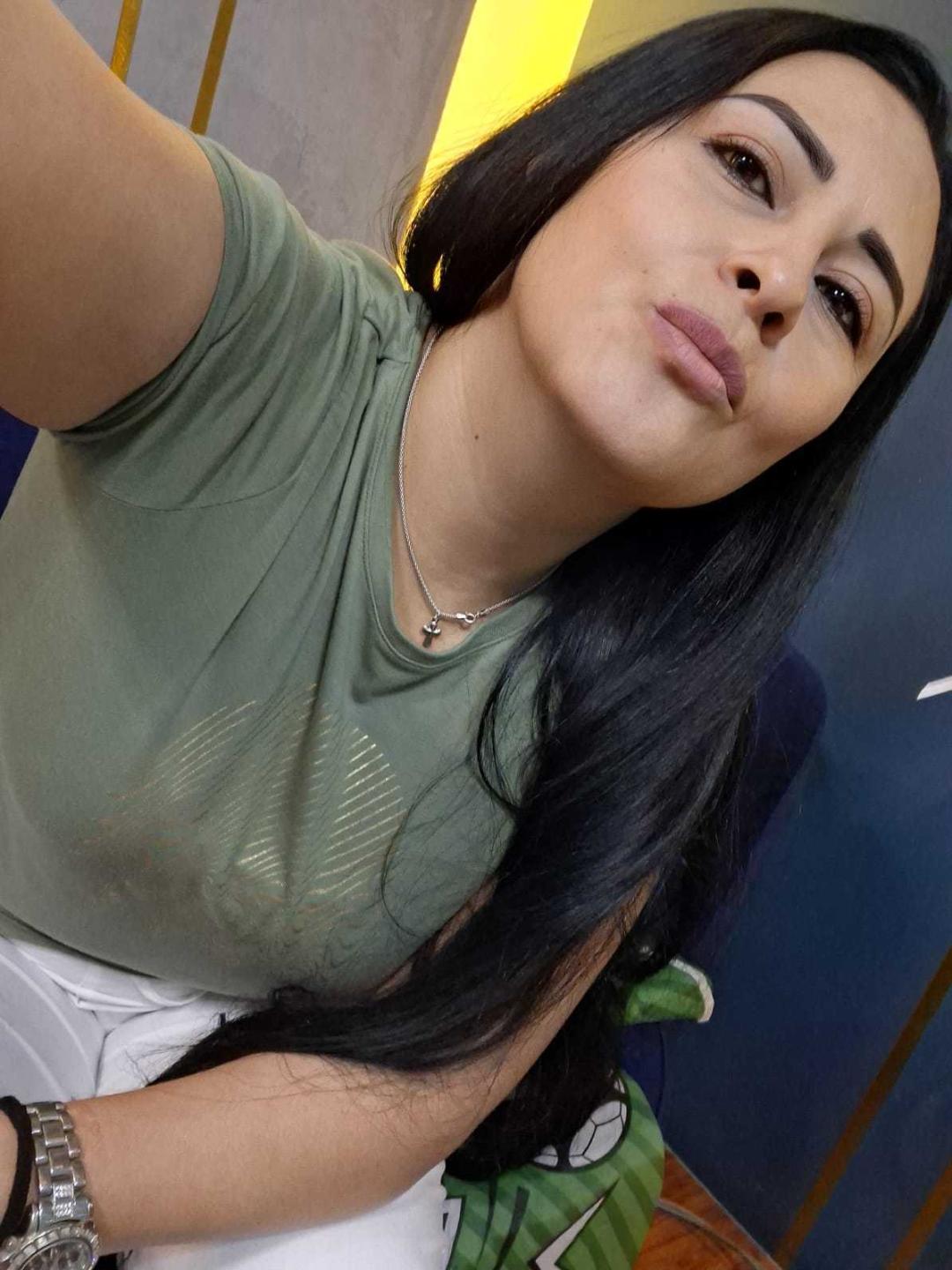 Image of cam model MatureeDesiree from XloveCam