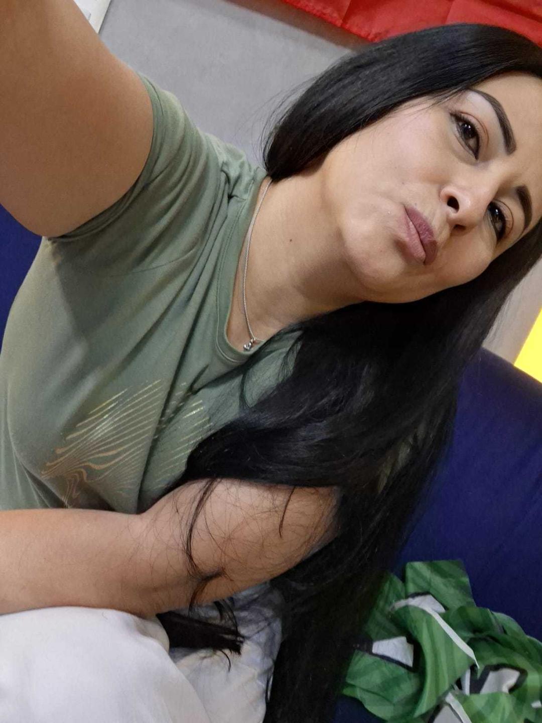 Image of cam model MatureeDesiree from XloveCam