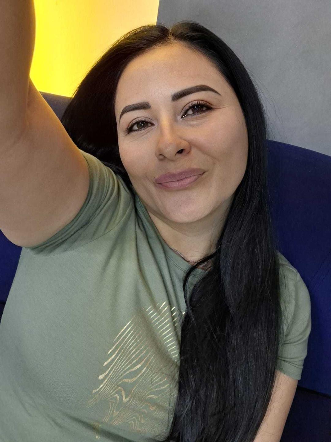 Image of cam model MatureeDesiree from XloveCam