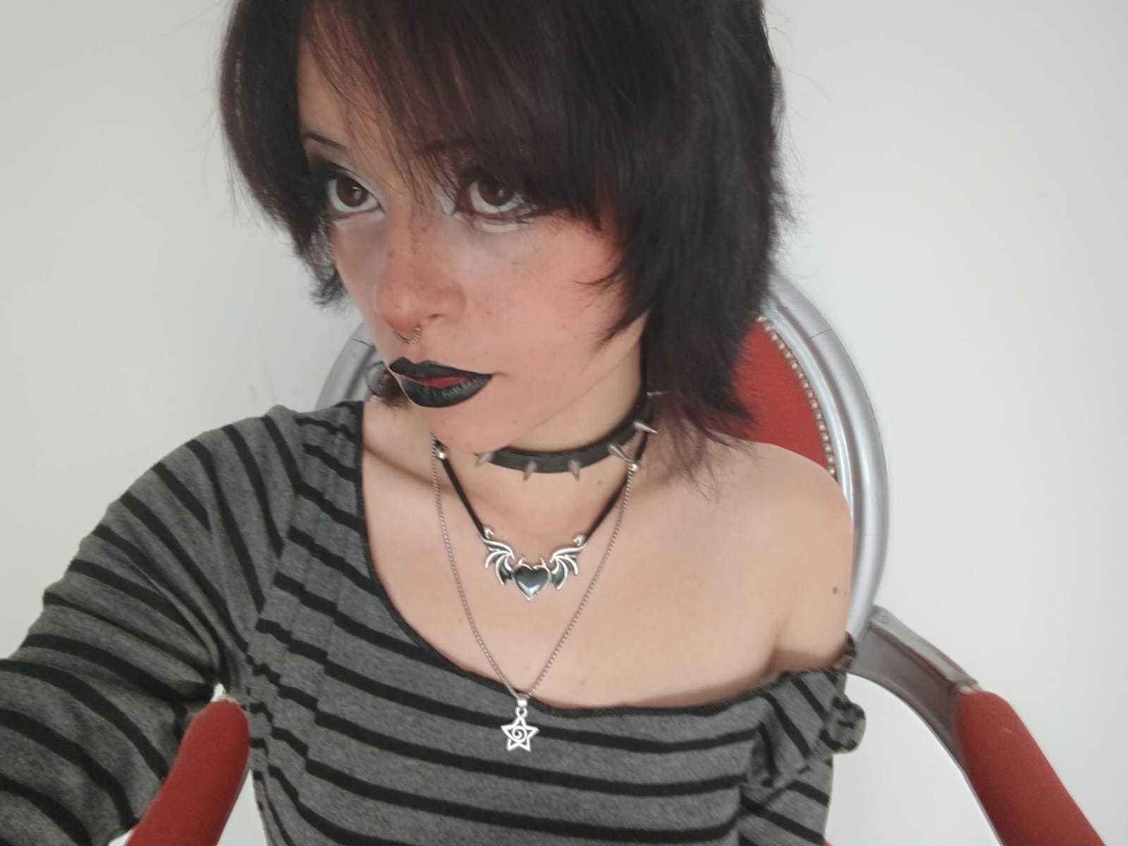 Image of cam model ViolettClay from XloveCam