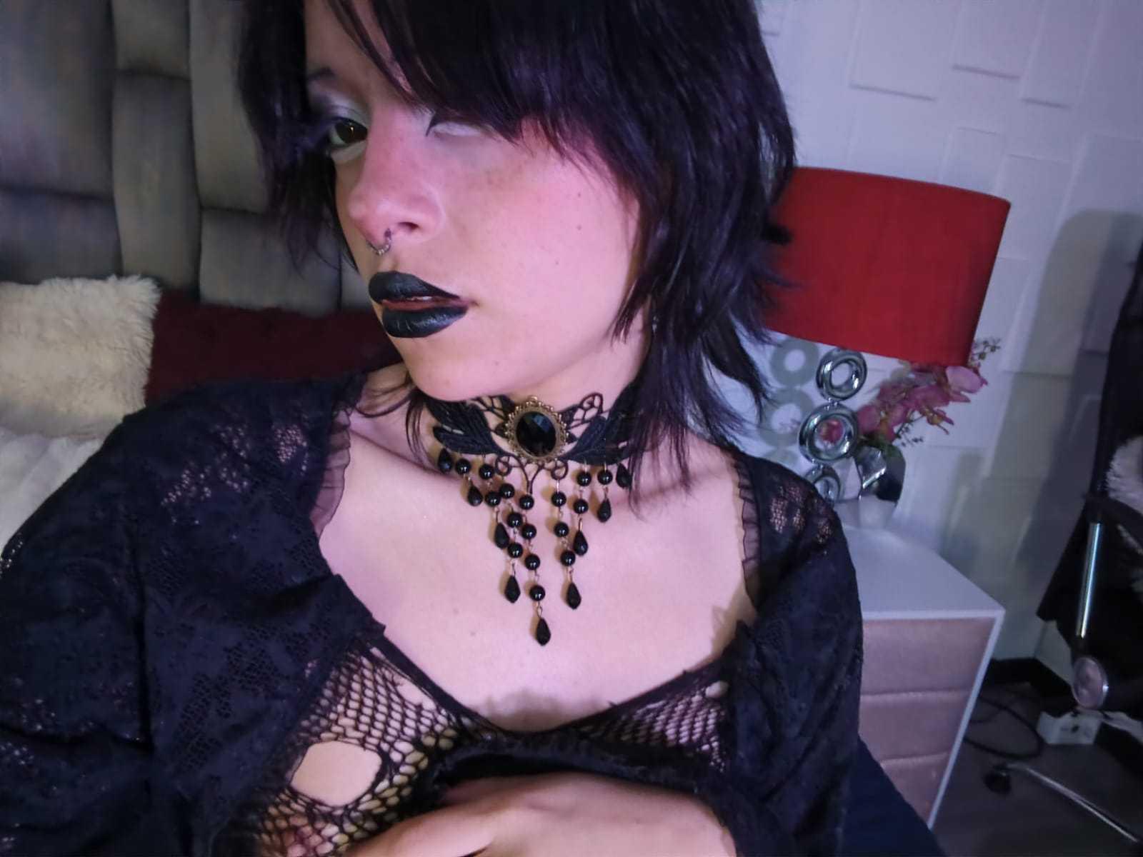Image of cam model ViolettClay from XloveCam