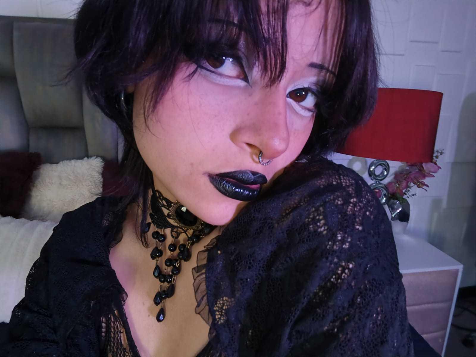 Image of cam model ViolettClay from XloveCam
