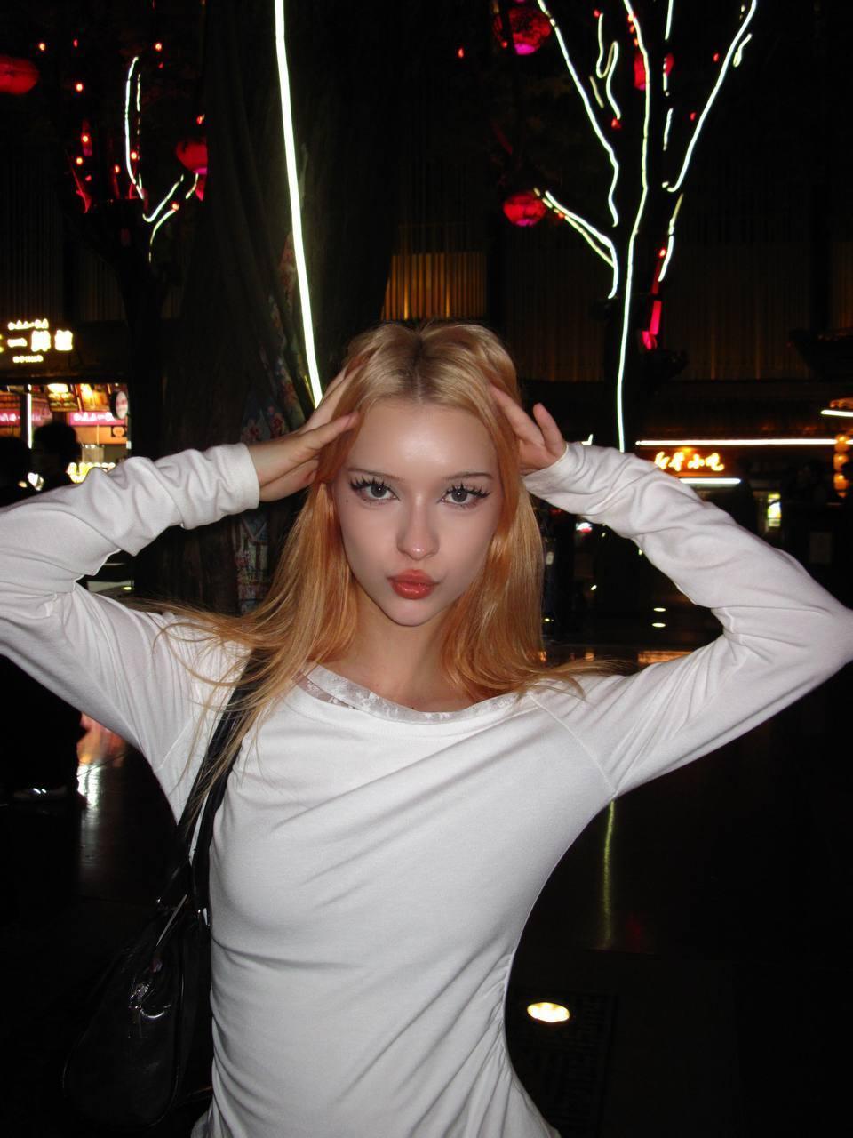 Image of cam model DalliaBanowski from XloveCam