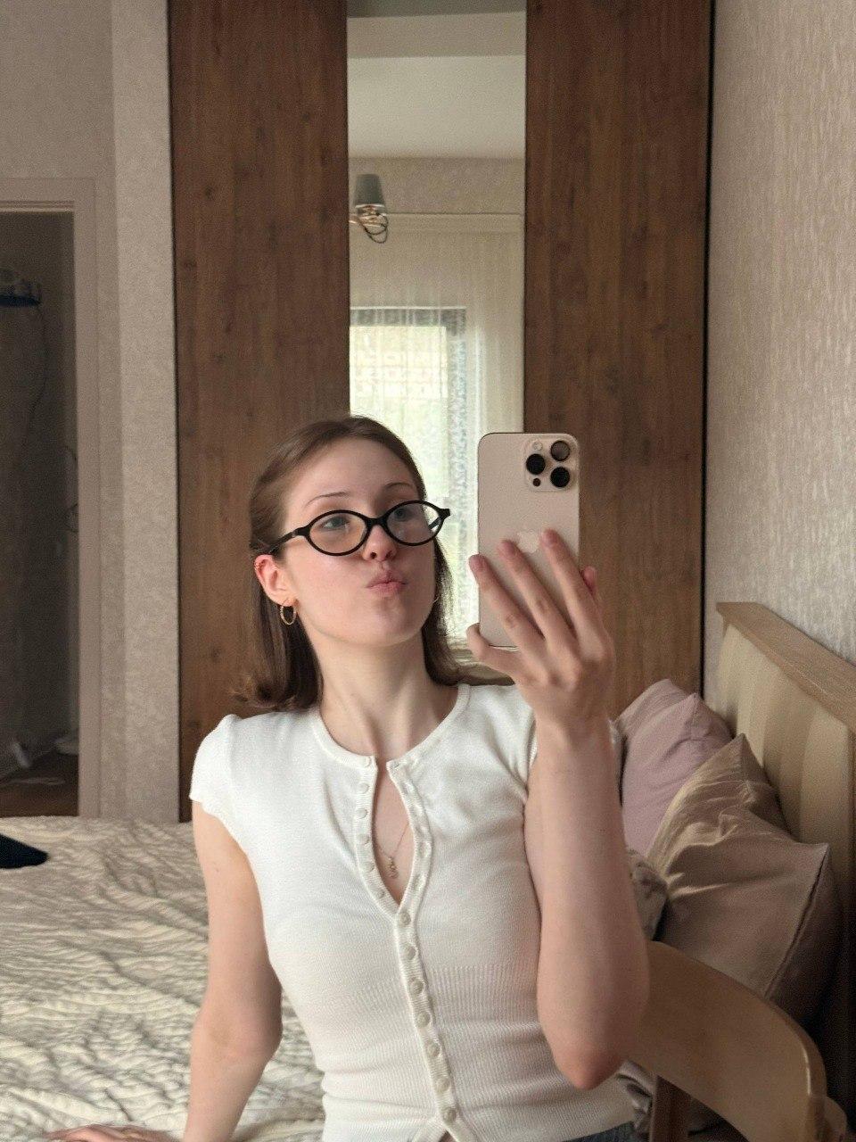 Image of cam model KenaCly from XloveCam