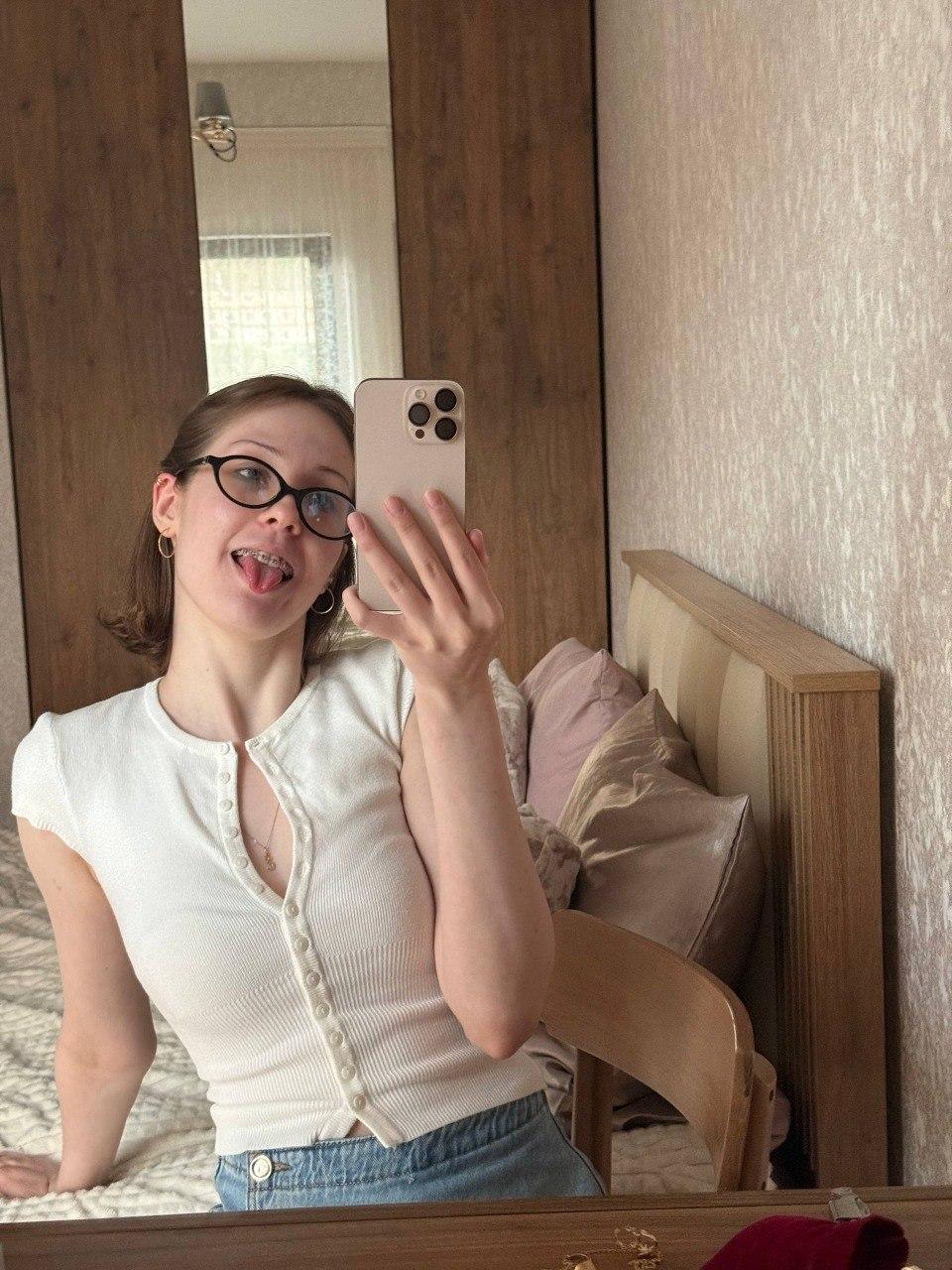 Image of cam model KenaCly from XloveCam