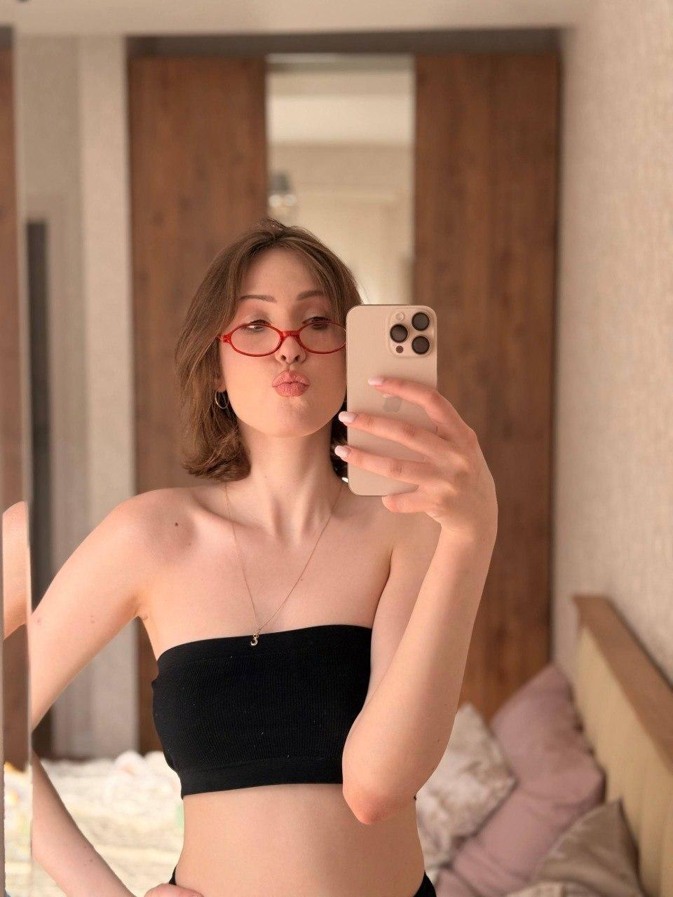 Image of cam model KenaCly from XloveCam