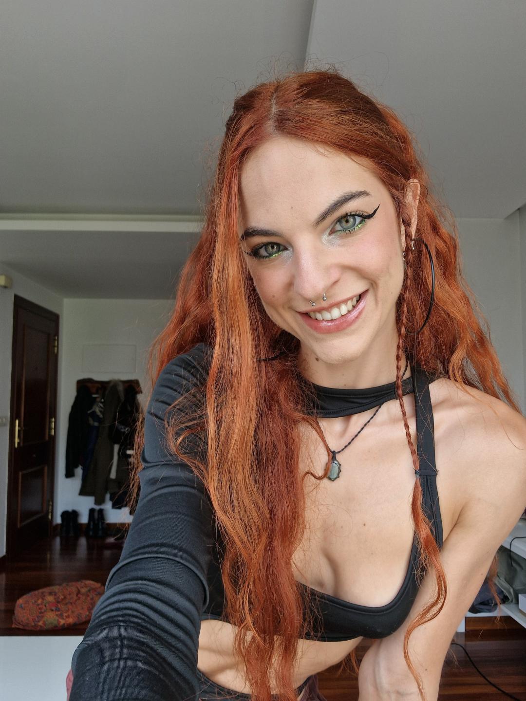 Image of cam model Edrielle from XloveCam