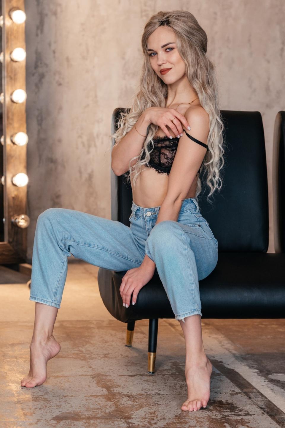 Image of cam model FloraAmber from XloveCam