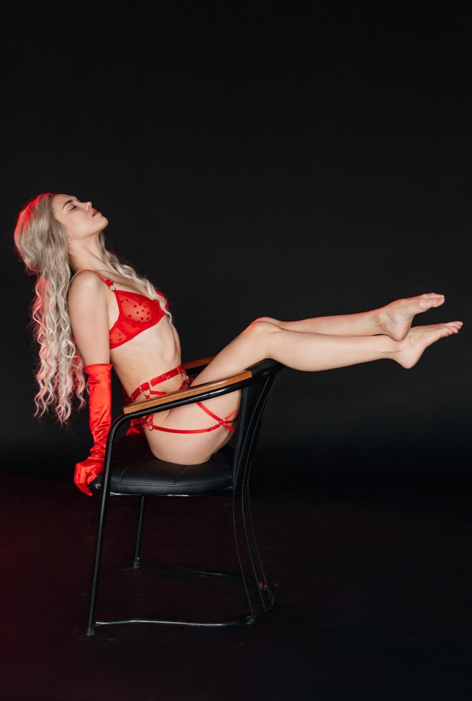 Image of cam model FloraAmber from XloveCam
