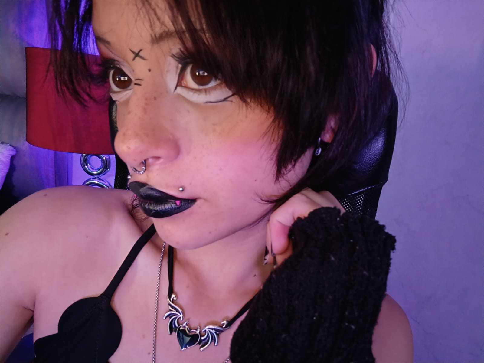 Image of cam model ViolettClay from XloveCam