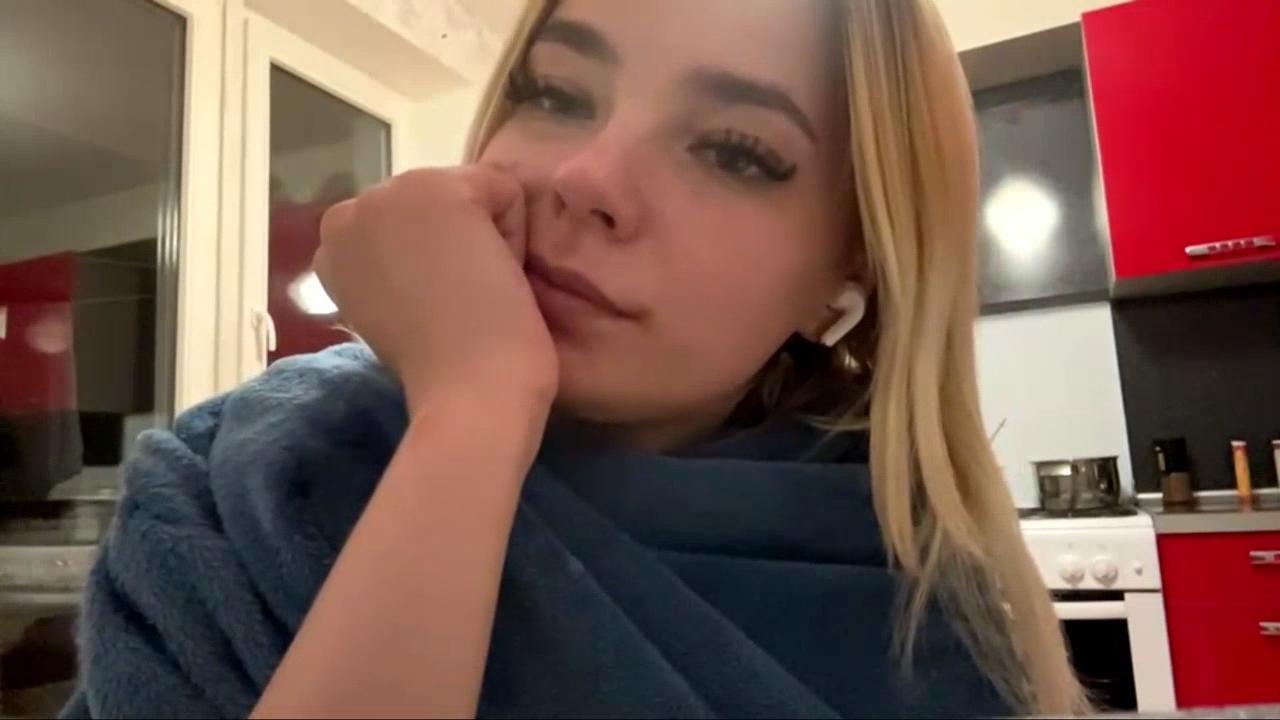 Image of cam model AdrieneDegennaro from XloveCam
