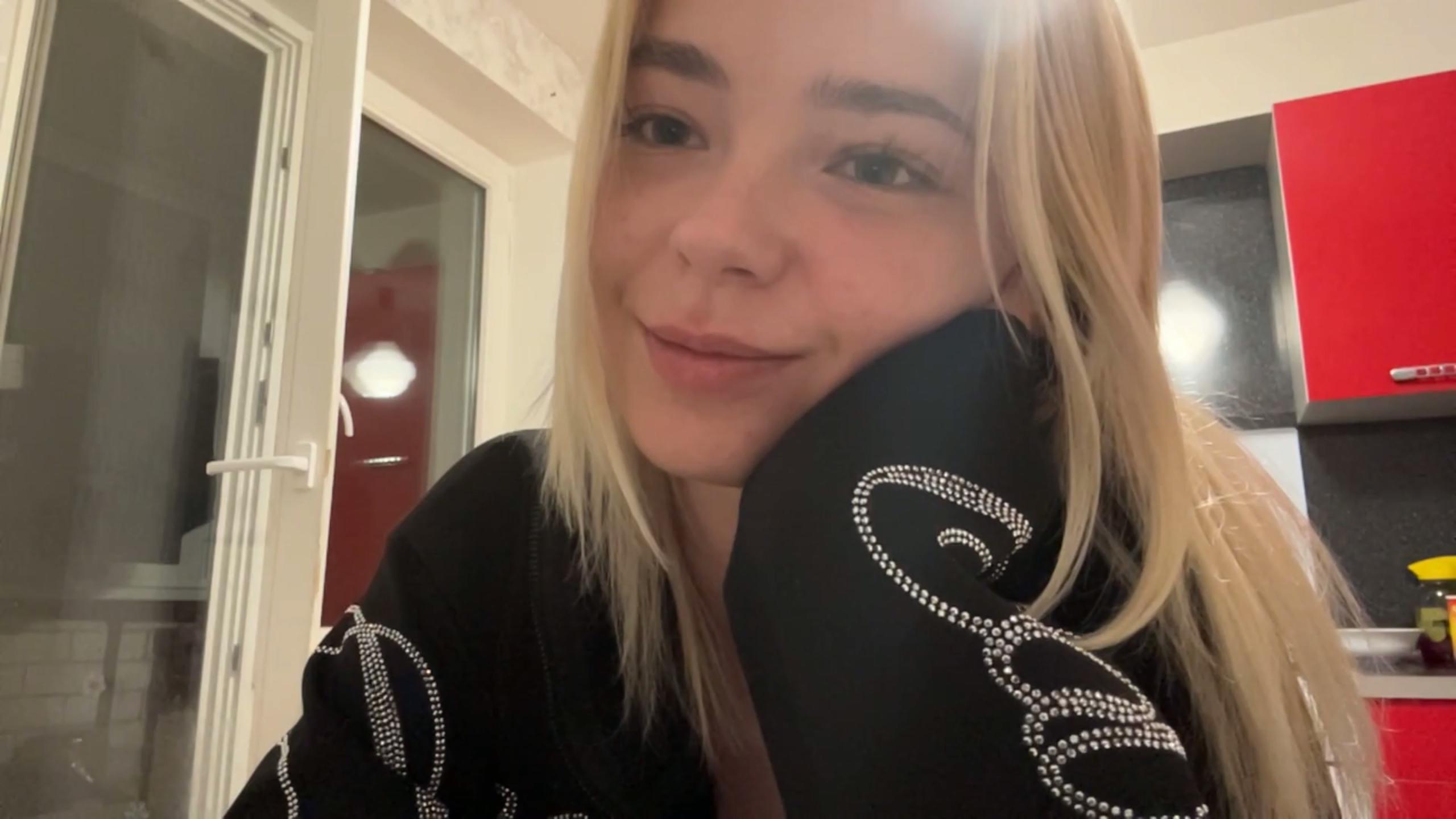 Image of cam model AdrieneDegennaro from XloveCam