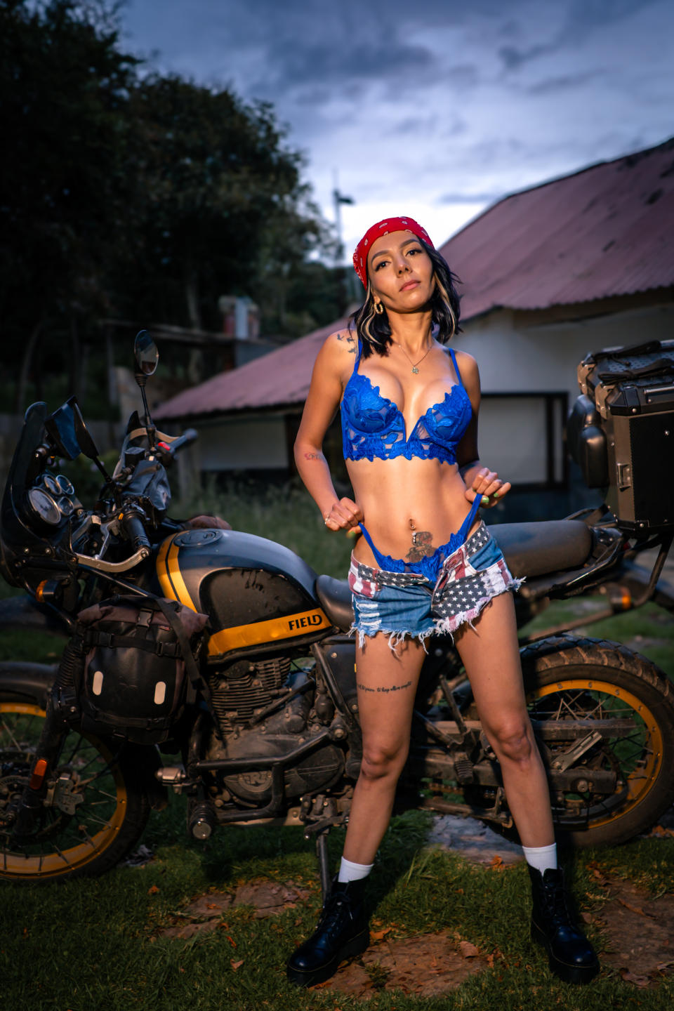 Image of cam model EvelinLuna from XloveCam