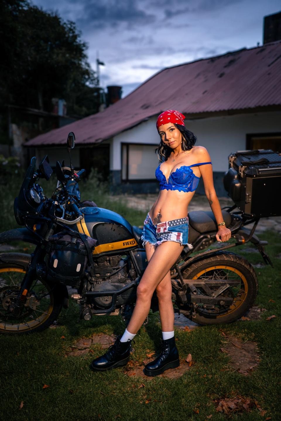 Image of cam model EvelinLuna from XloveCam