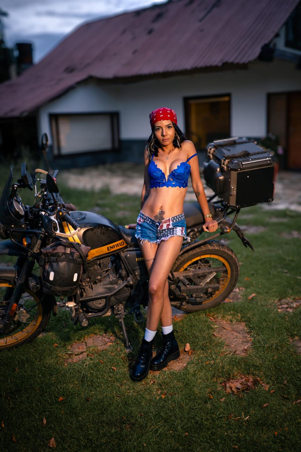 Image of cam model EvelinLuna from XloveCam