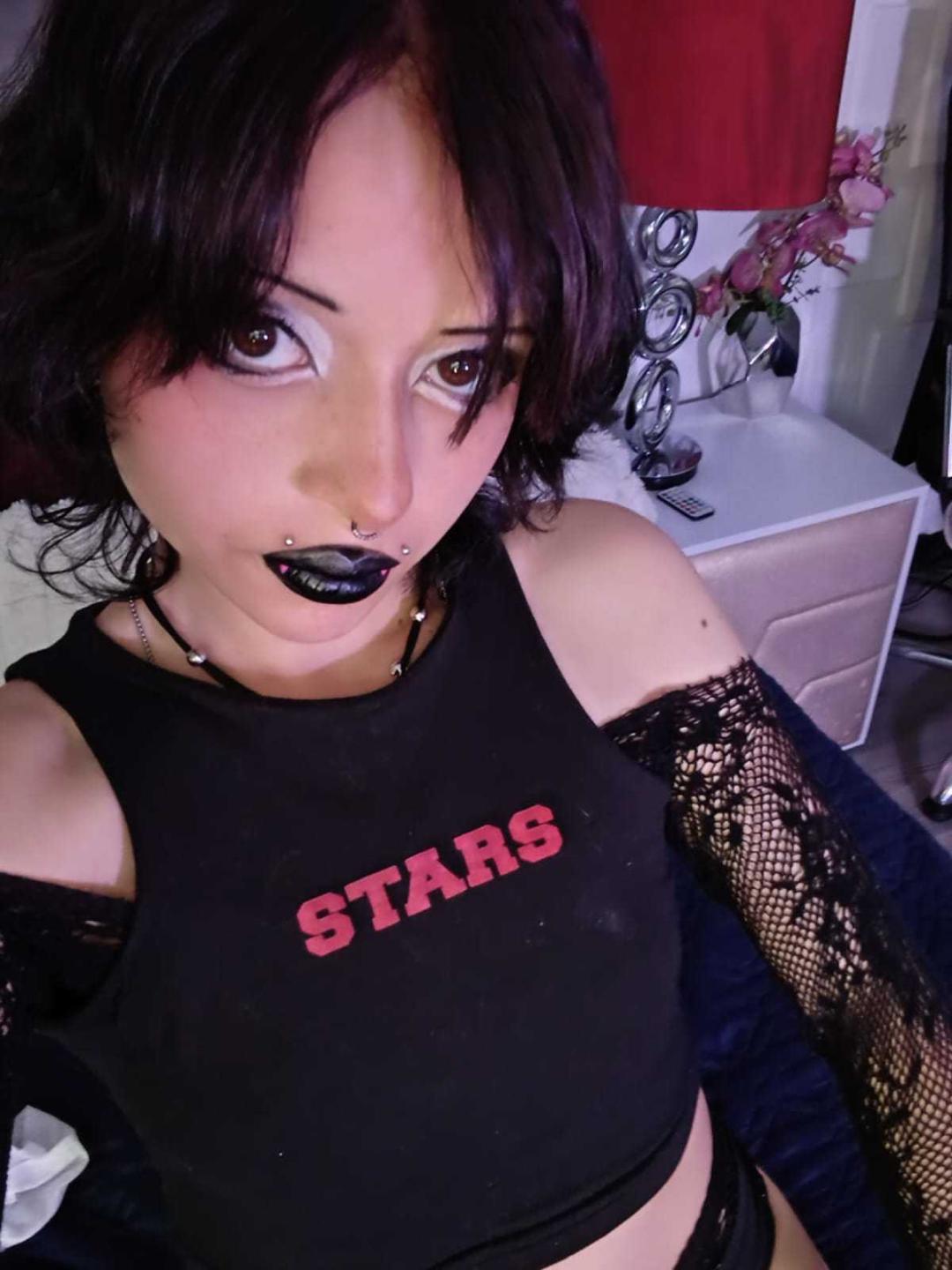 Image of cam model ViolettClay from XloveCam