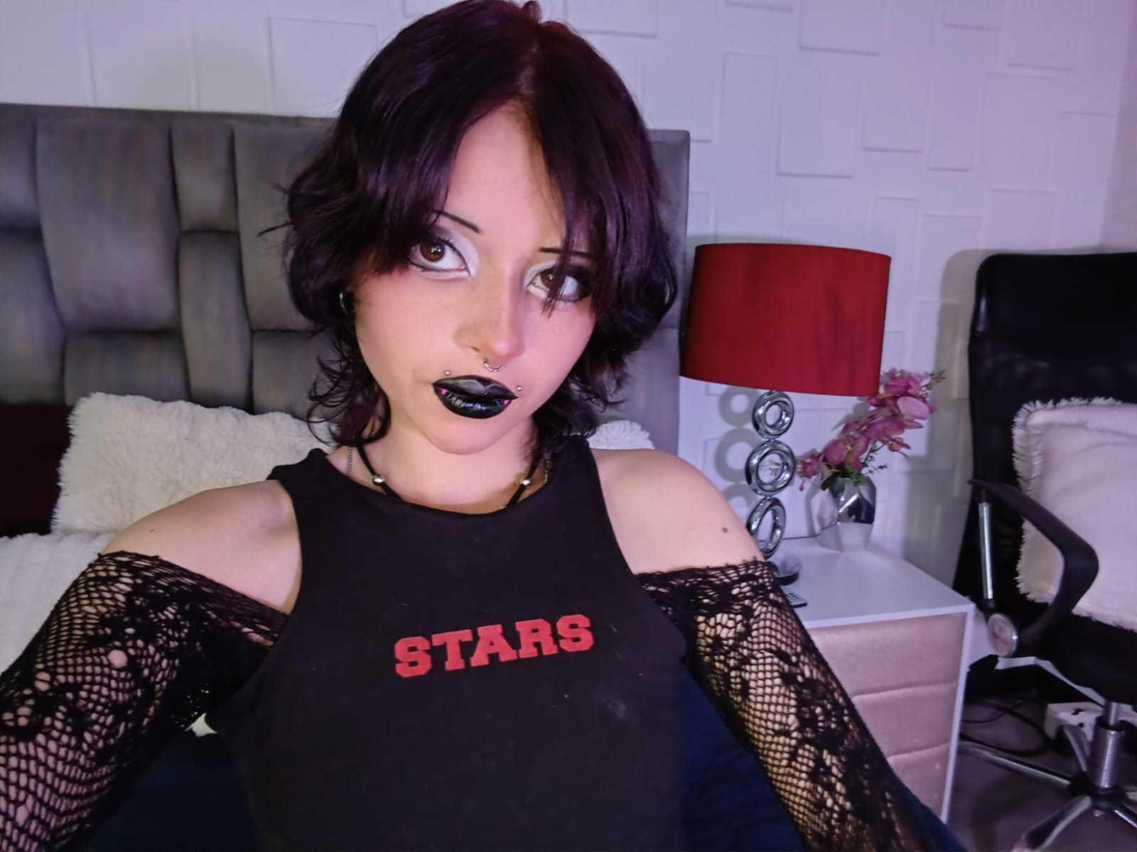 Image of cam model ViolettClay from XloveCam