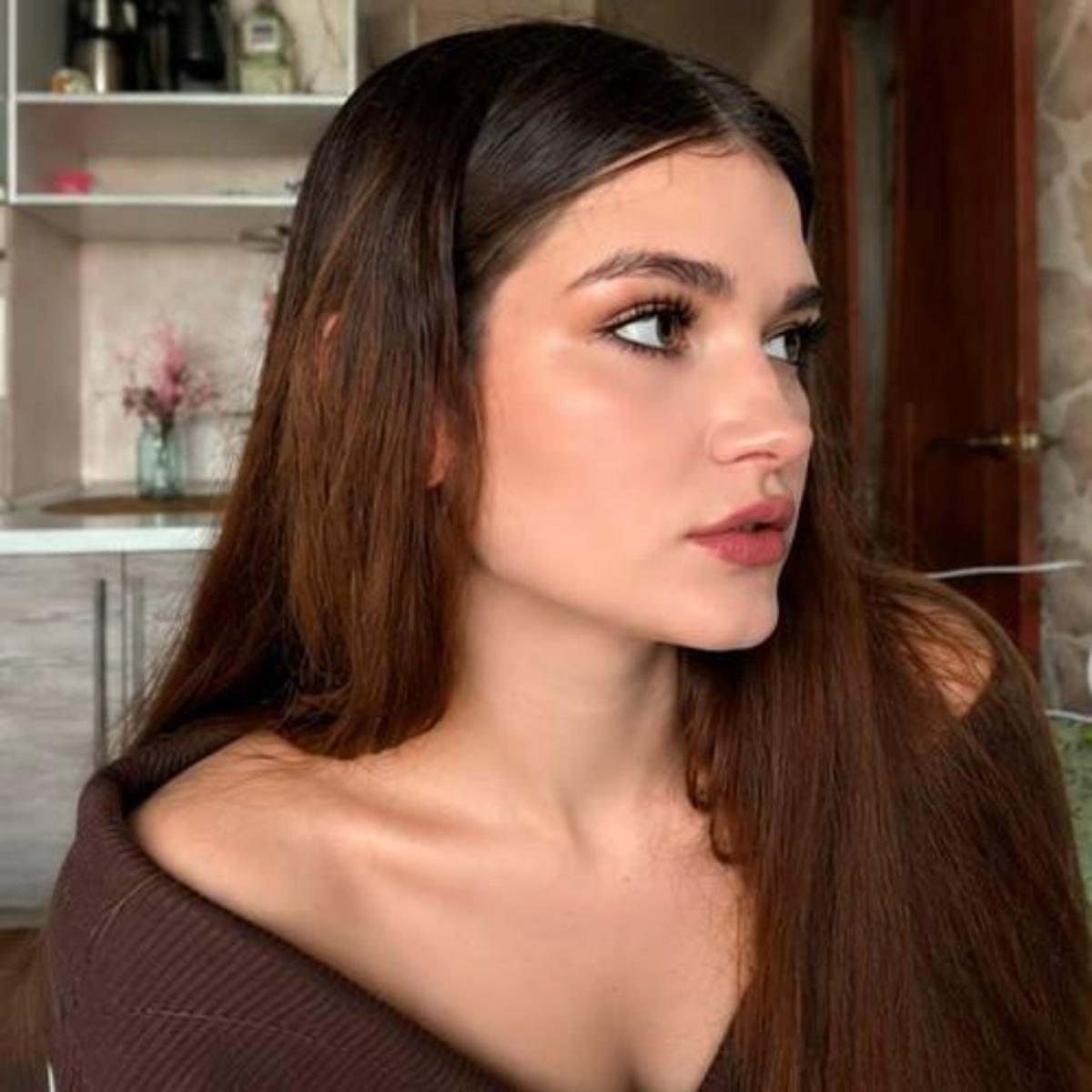 Image of cam model ElenoreHarajly from XloveCam