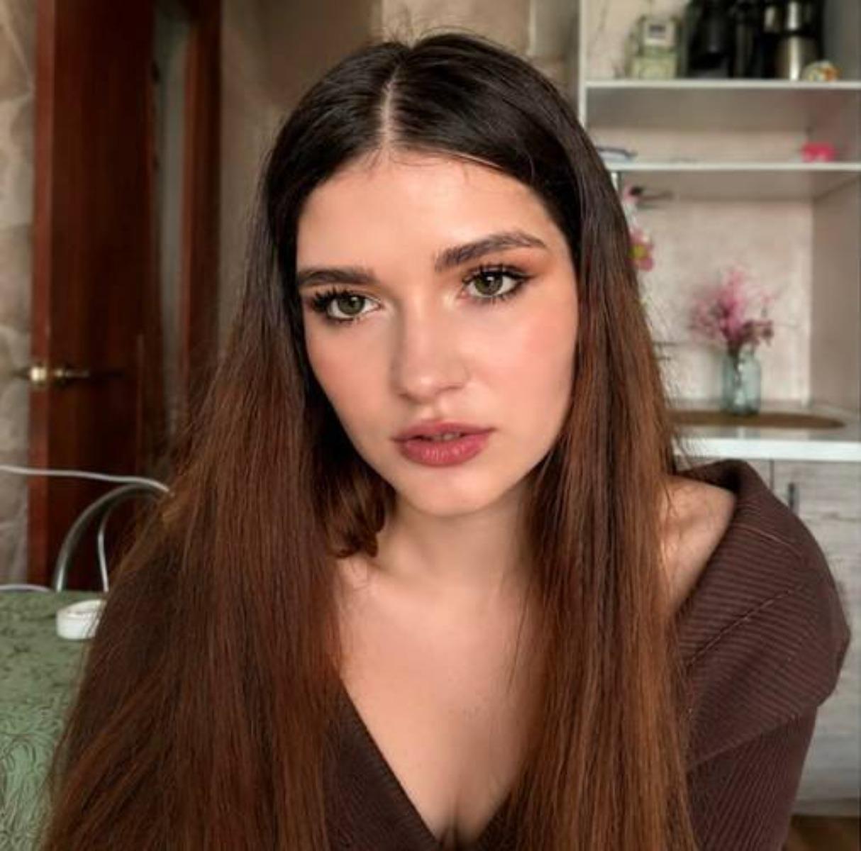 Image of cam model ElenoreHarajly from XloveCam