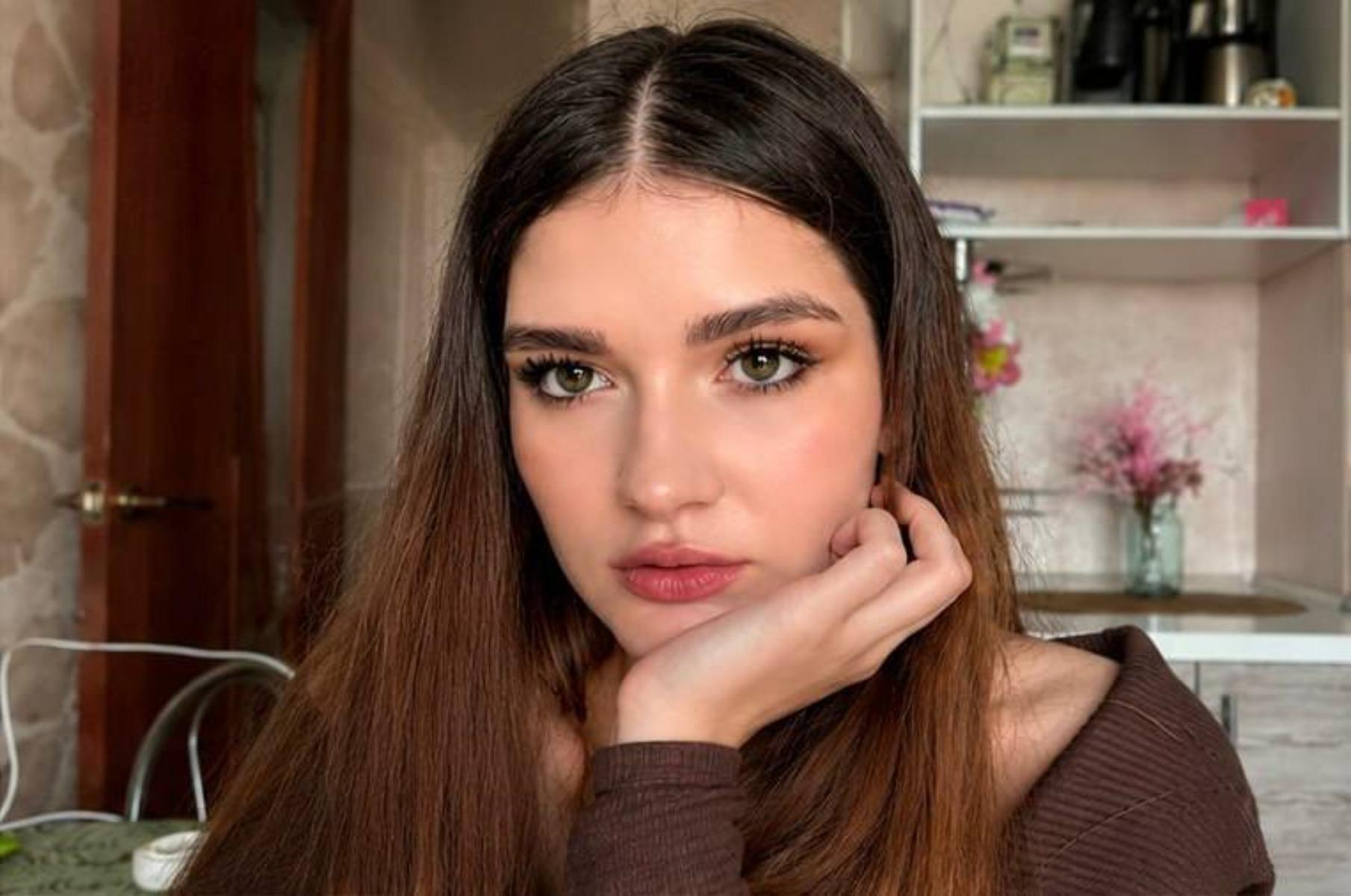 Image of cam model ElenoreHarajly from XloveCam