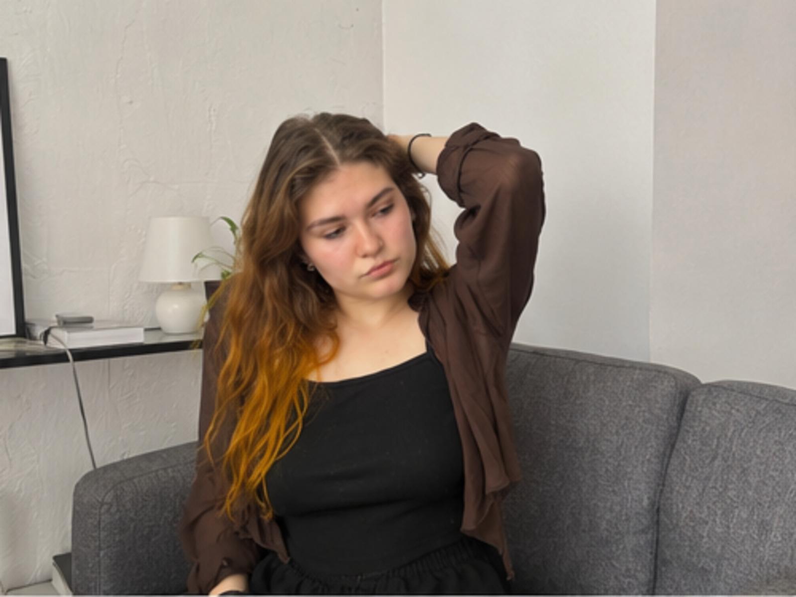 Image of cam model ElenoreHarajly from XloveCam