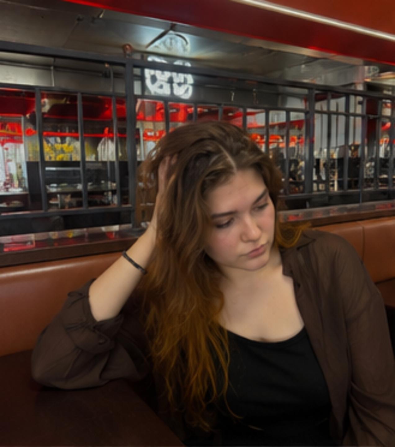 Image of cam model ElenoreHarajly from XloveCam
