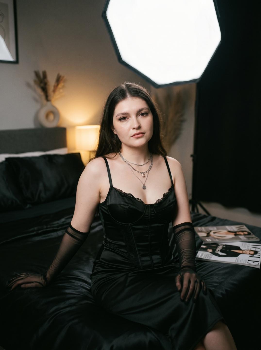Image of cam model ElenoreHarajly from XloveCam