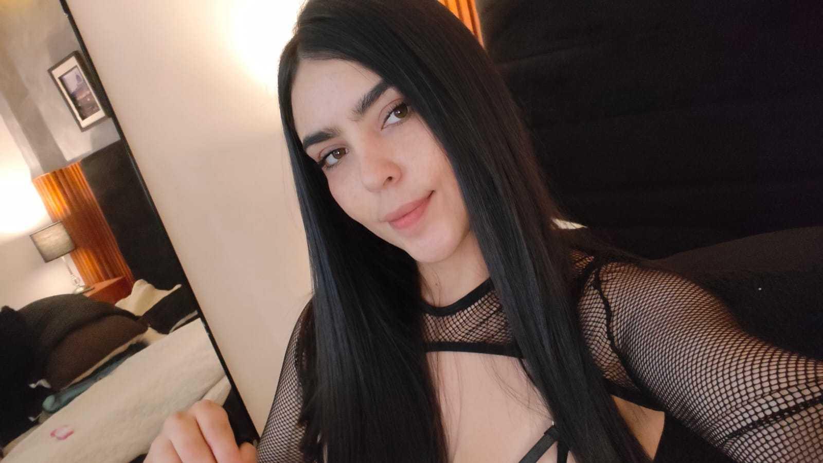Image of cam model LaurynBm from XloveCam