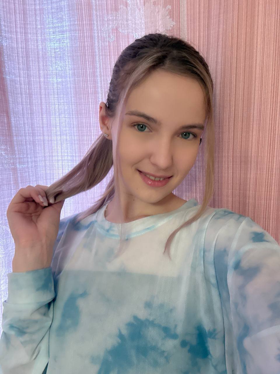 Image of cam model NicoleSpritzer from XloveCam