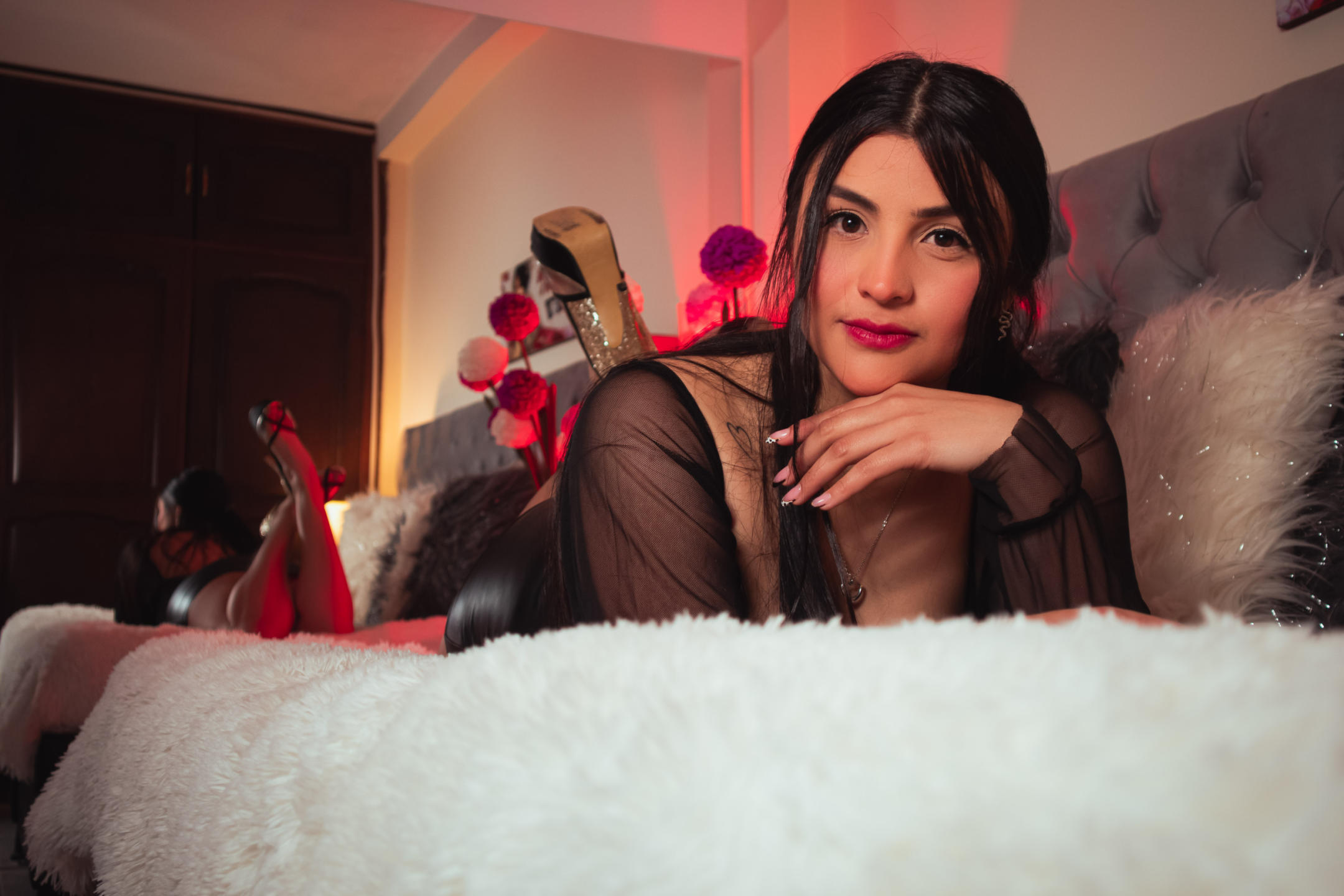 Image of cam model SaraWestt from XloveCam