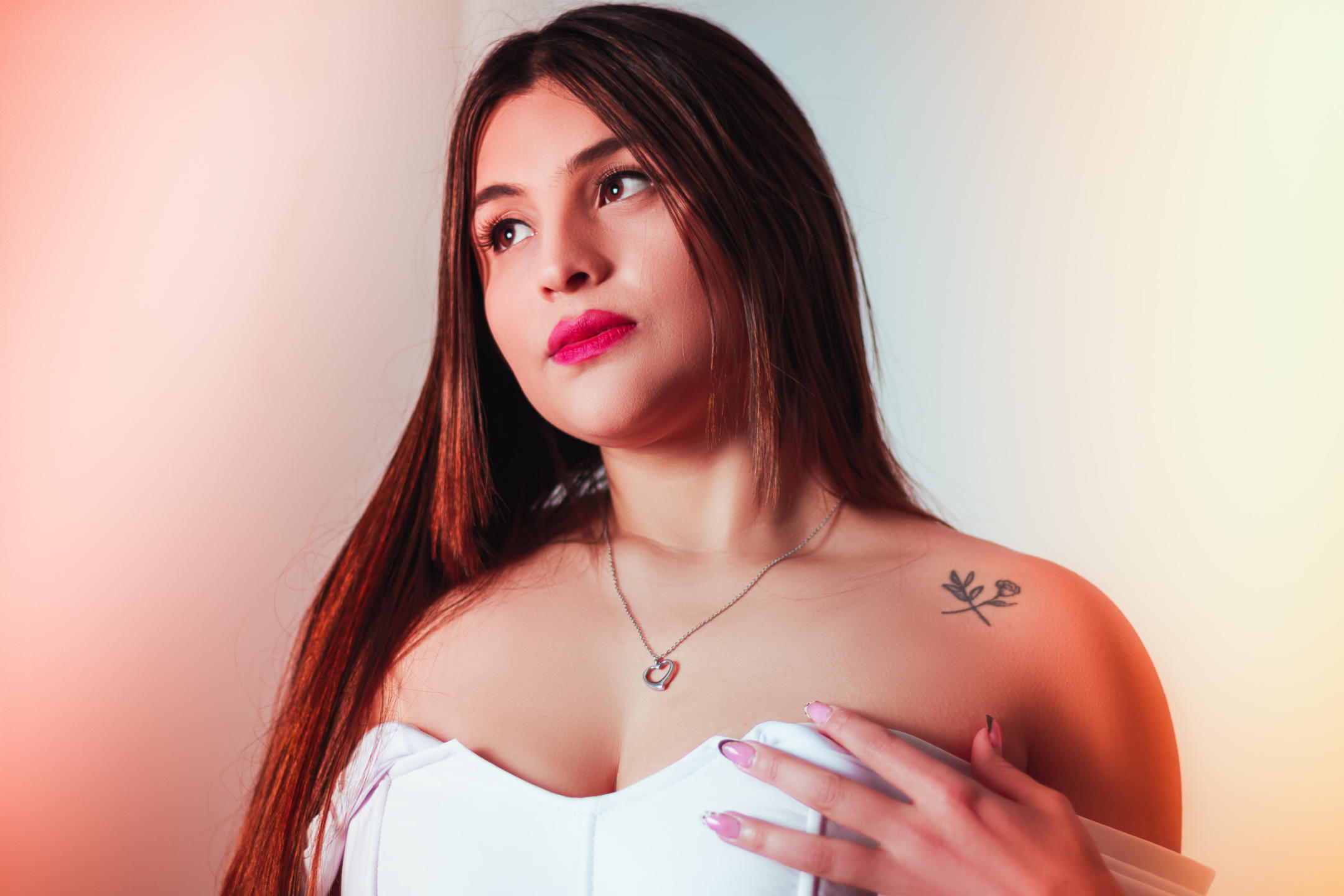 Image of cam model SaraWestt from XloveCam