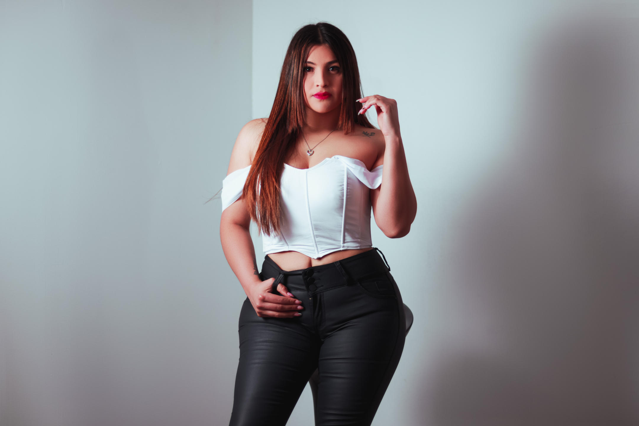 Image of cam model SaraWestt from XloveCam