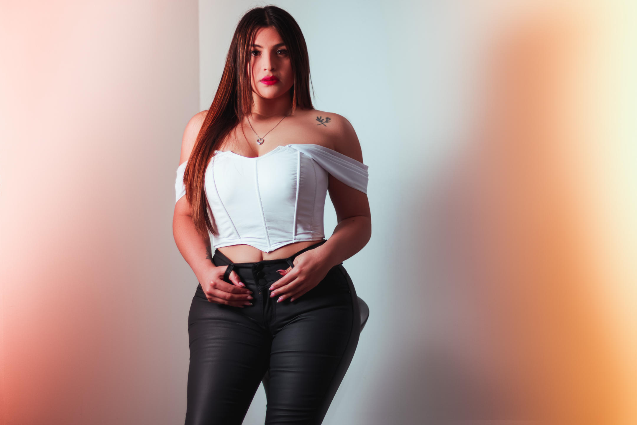 Image of cam model SaraWestt from XloveCam
