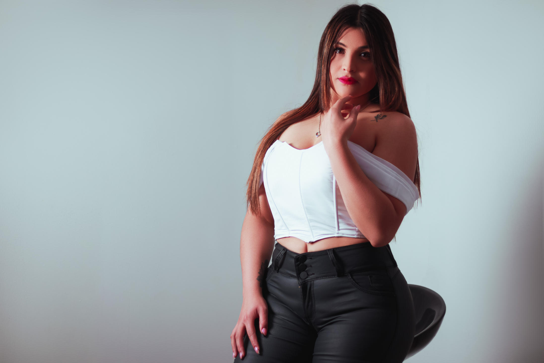 Image of cam model SaraWestt from XloveCam