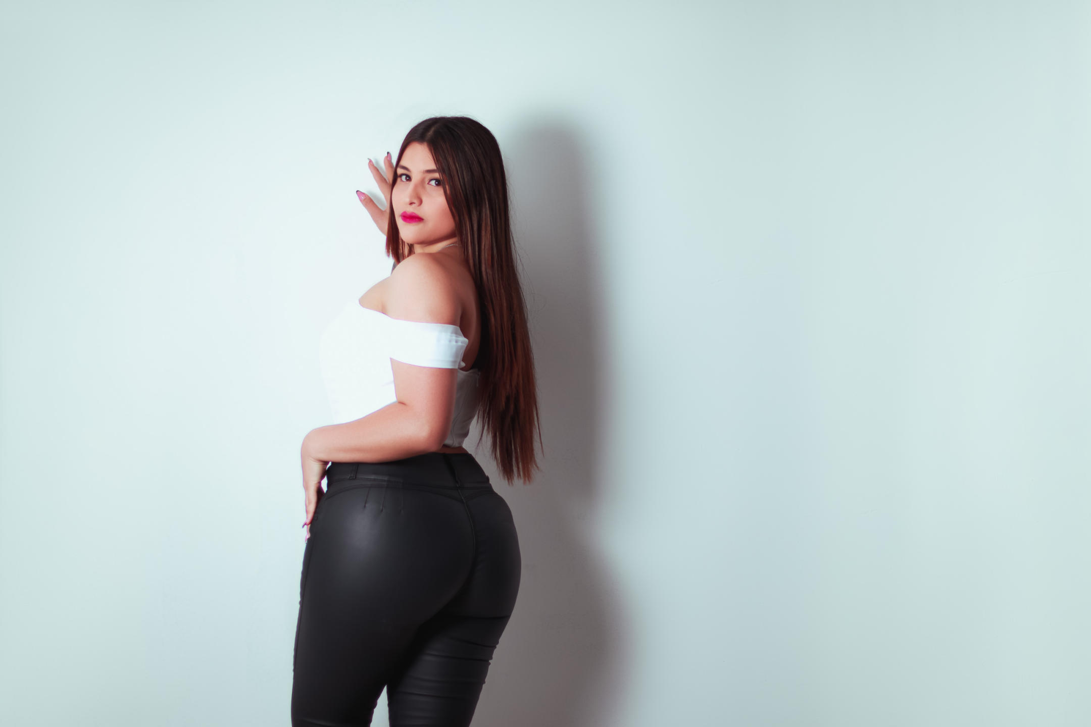 Image of cam model SaraWestt from XloveCam