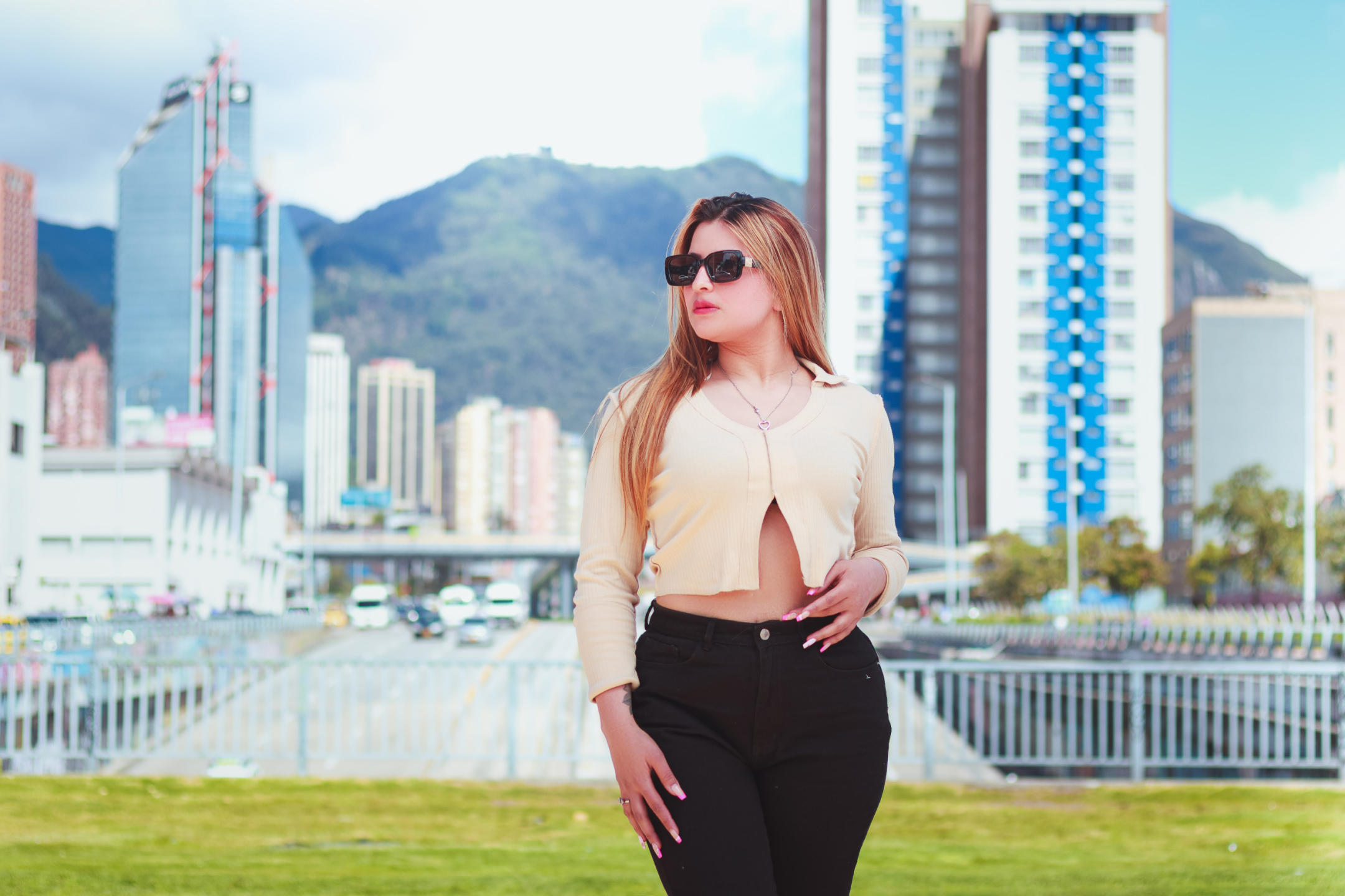 Image of cam model SaraWestt from XloveCam