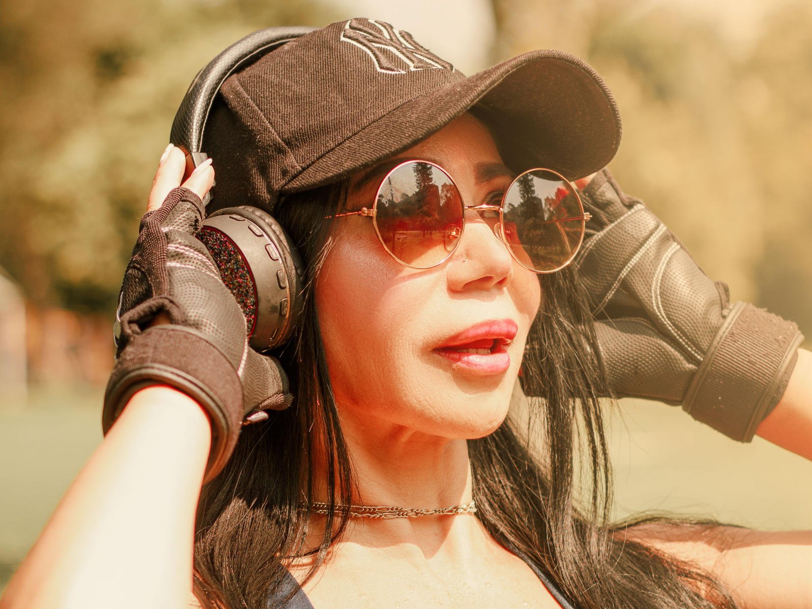 Image of cam model HelenHard from XloveCam