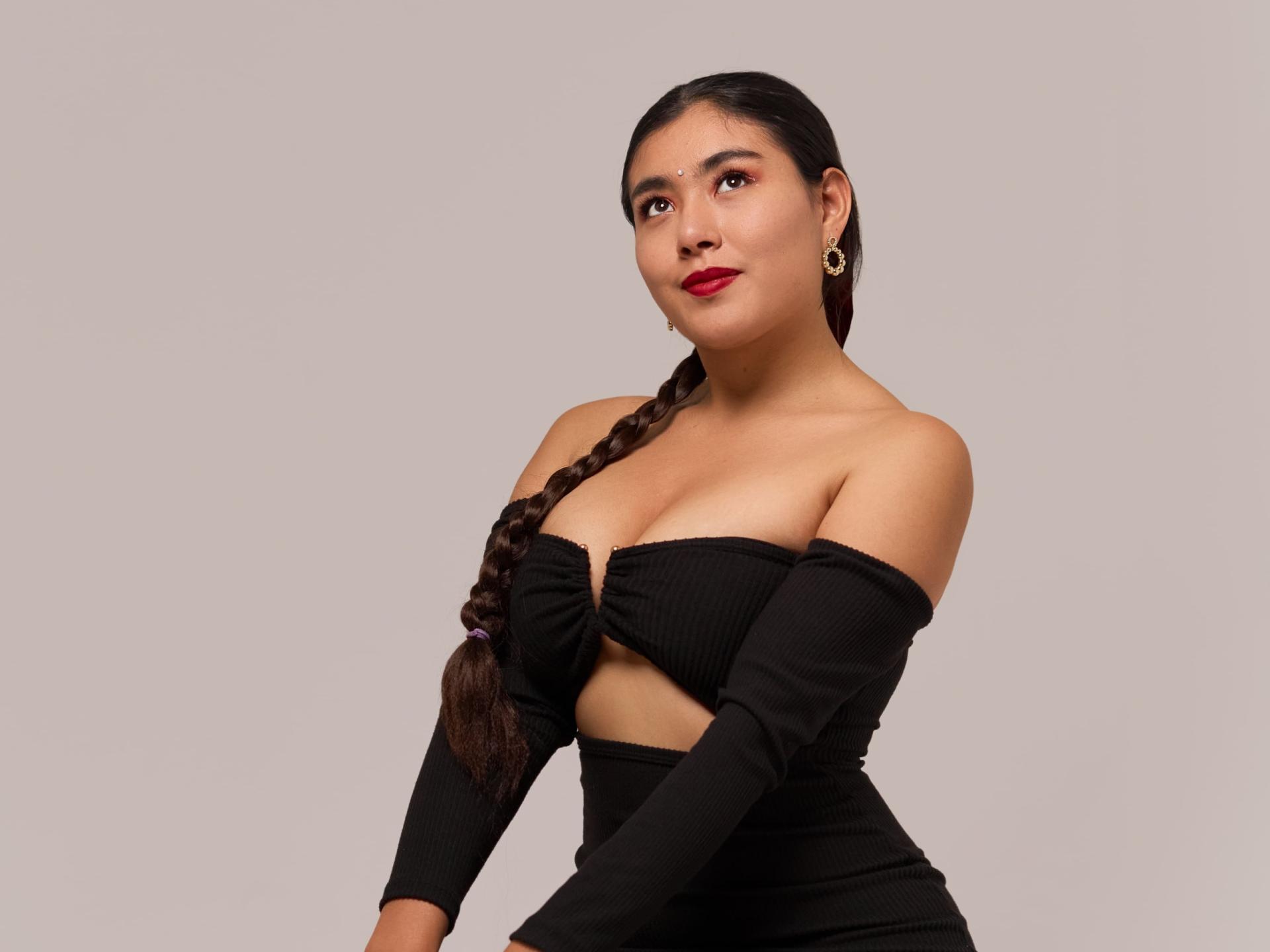 Image of cam model HannaGoez from XloveCam