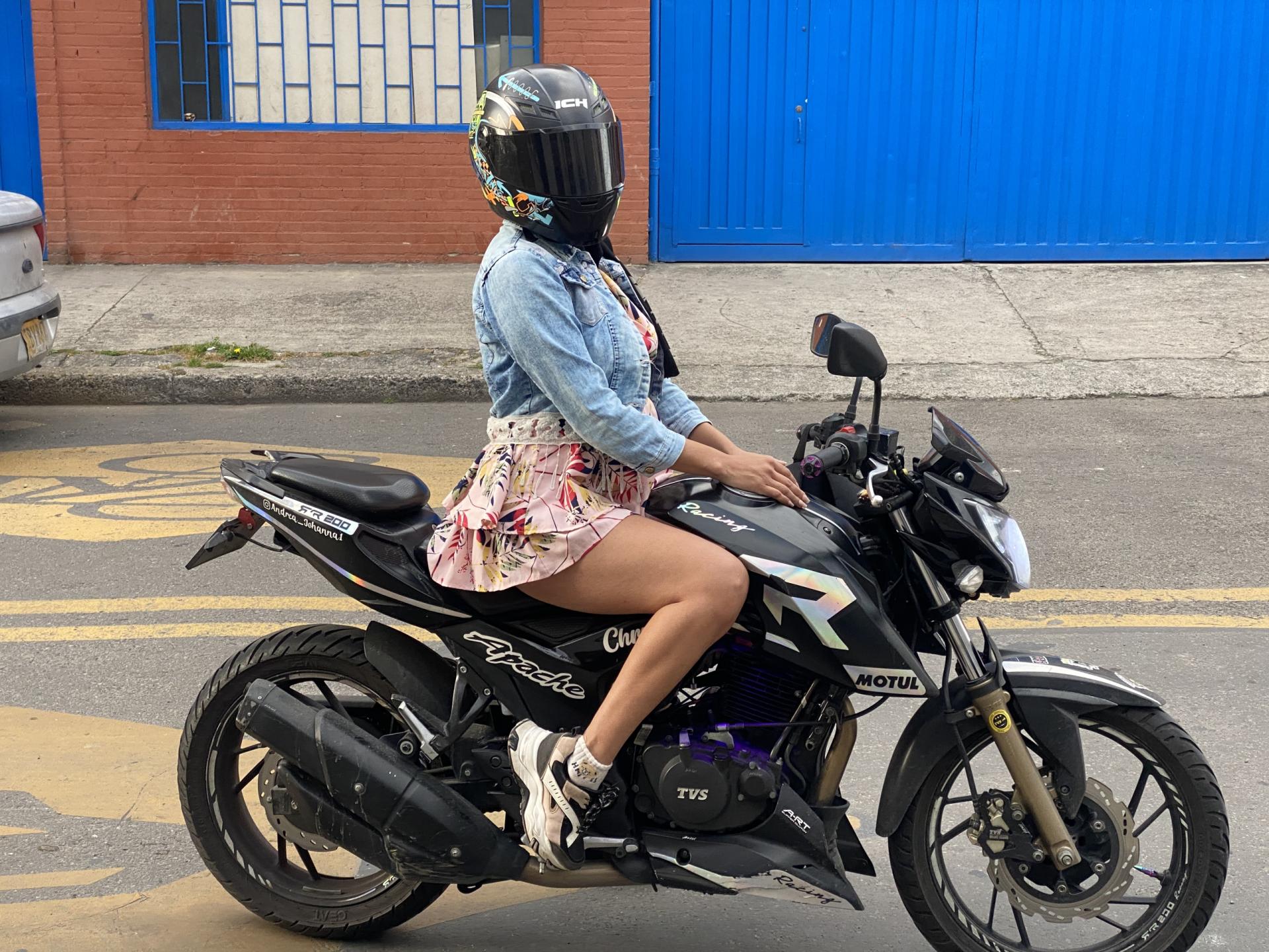Image of cam model LucieMilner from XloveCam
