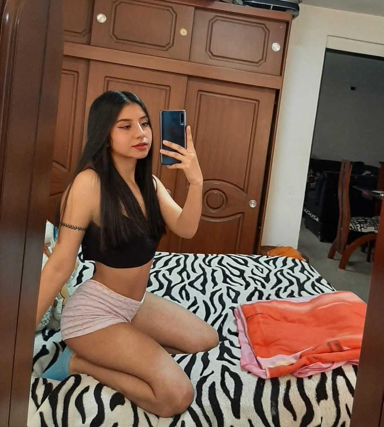 Image of cam model AntonellaFerro from XloveCam